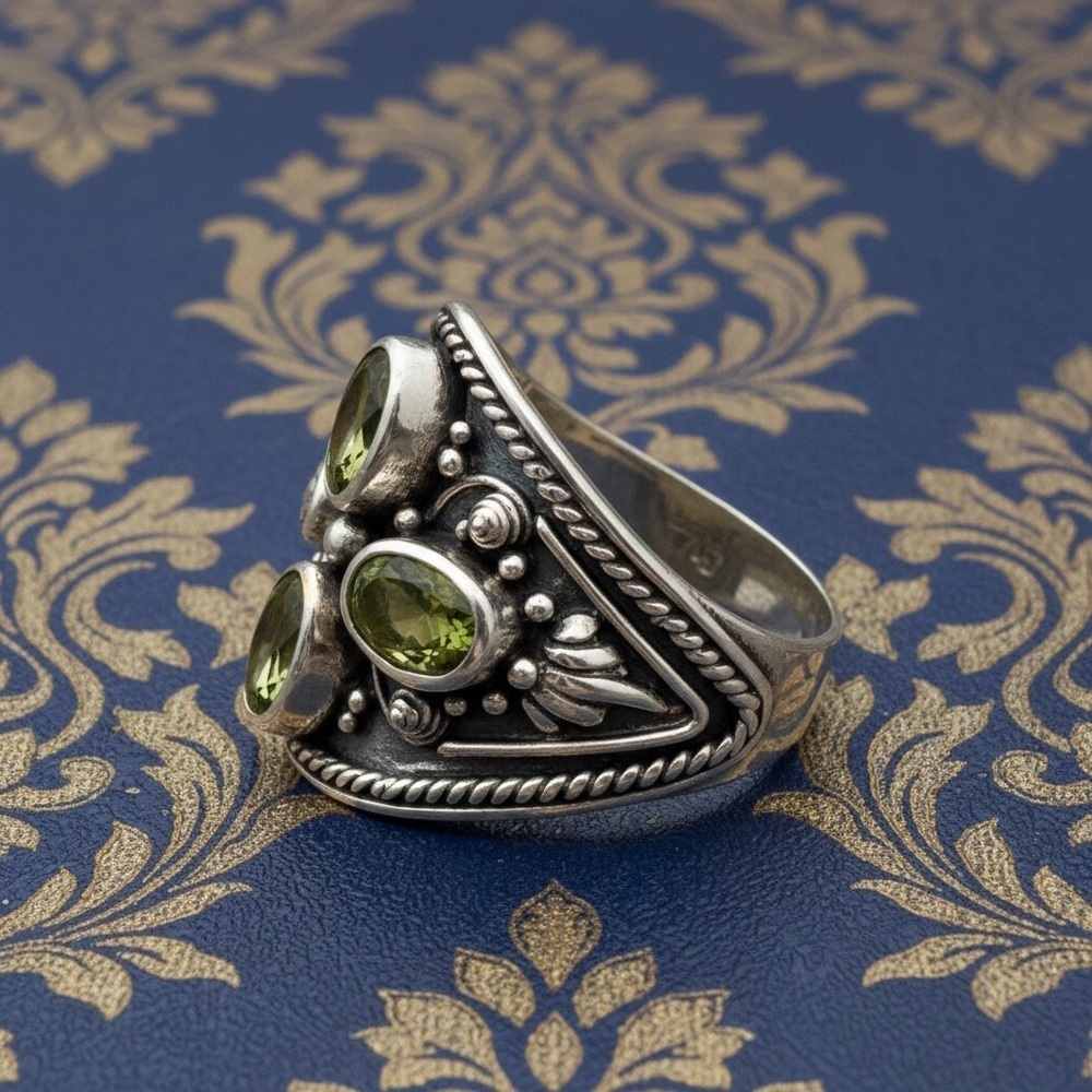 Sterling Silver wide 4 Peridot Gem Ring stamped 925 weight 18.35​​​​ - Picture 4 of 6
